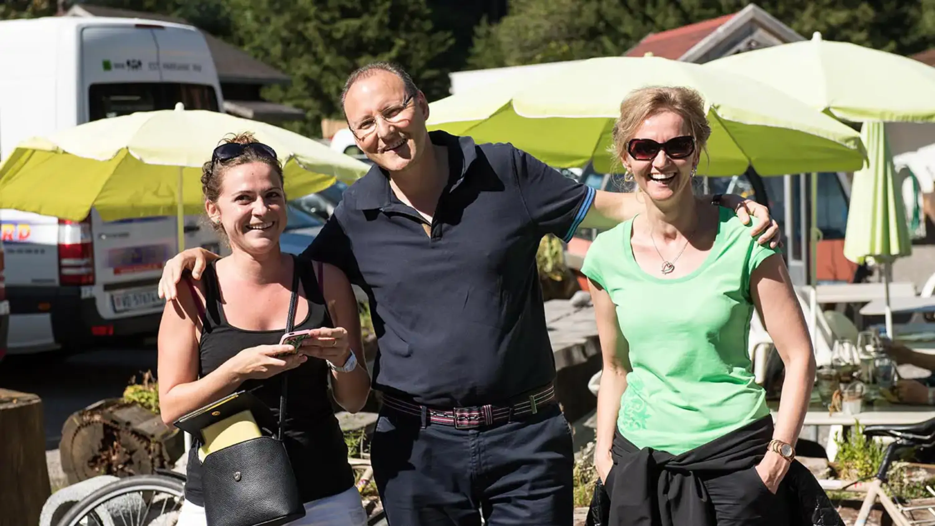 3 collaborateurs de Pro Senectute Vaud qui pose pour une photo